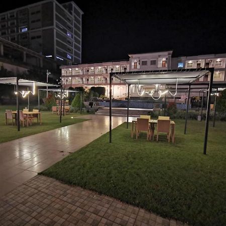 Naka Hotel Kupang Κούπανγκ Εξωτερικό φωτογραφία