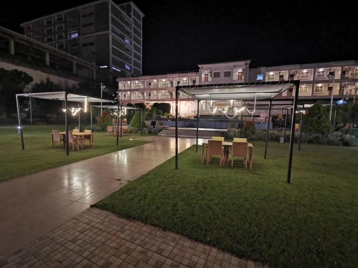 Naka Hotel Kupang Κούπανγκ Εξωτερικό φωτογραφία