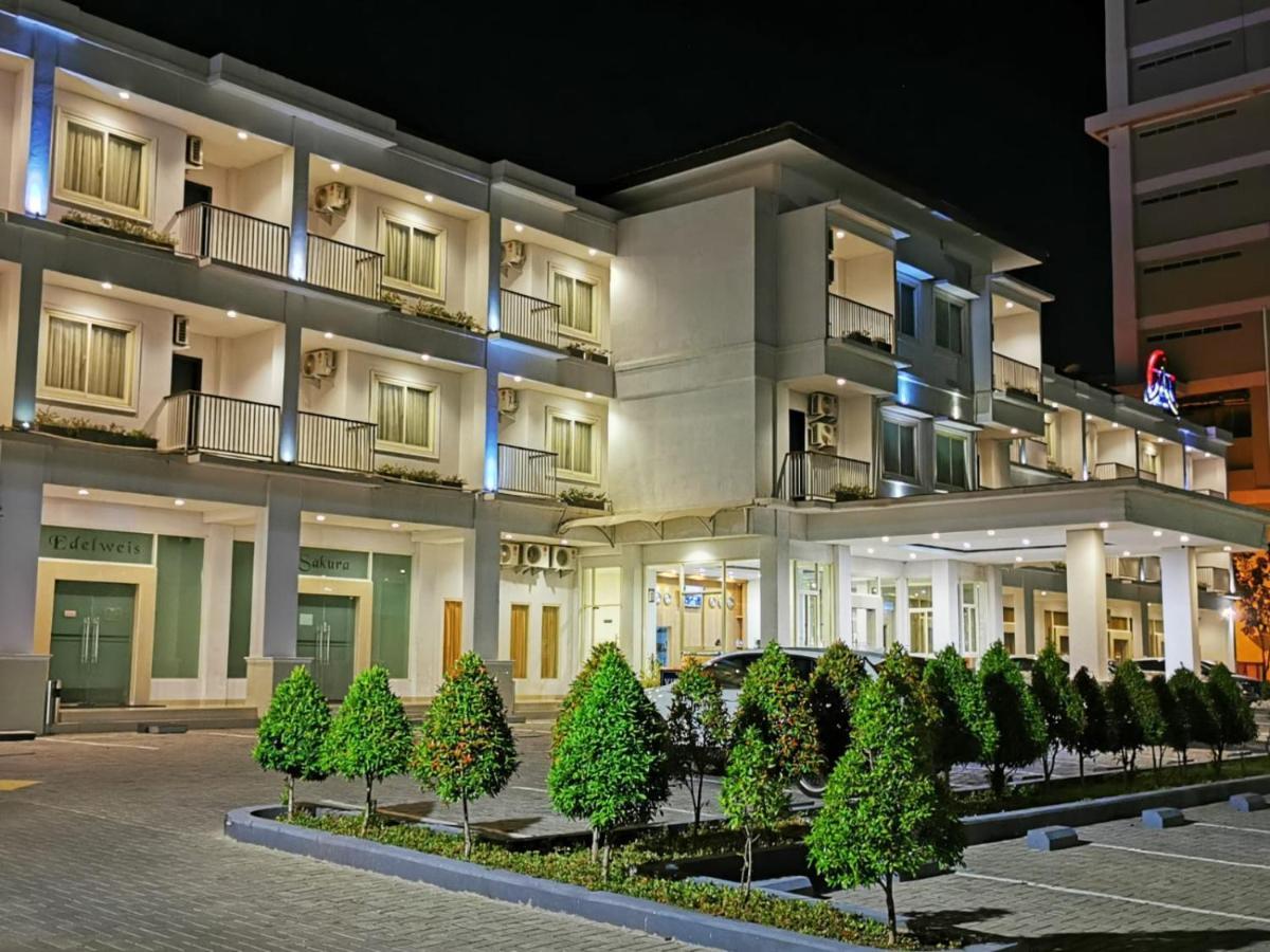 Naka Hotel Kupang Κούπανγκ Εξωτερικό φωτογραφία