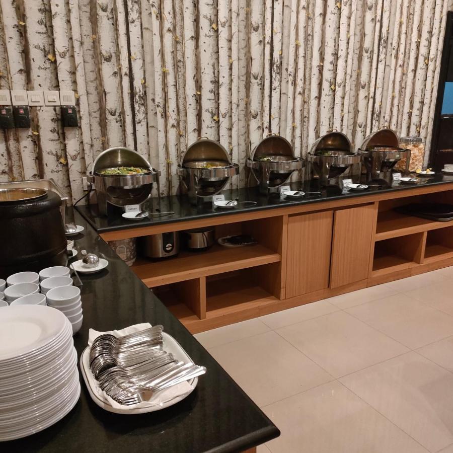 Naka Hotel Kupang Κούπανγκ Εξωτερικό φωτογραφία