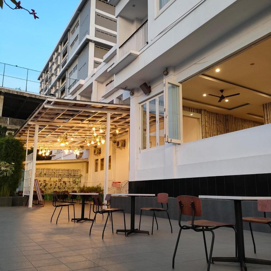 Naka Hotel Kupang Κούπανγκ Εξωτερικό φωτογραφία